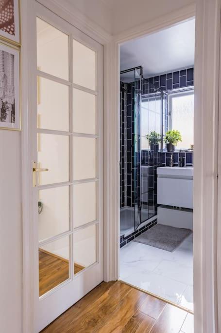 Bright &Spacious One Bedroom Flat Off Canary Wharf Londra Esterno foto